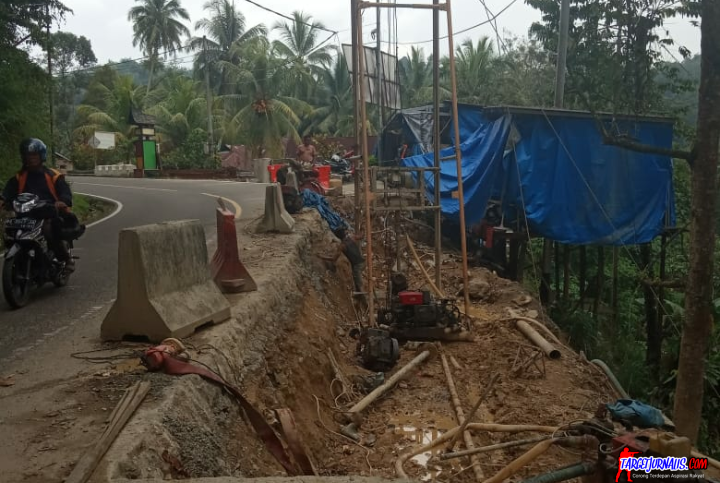 Terkesan Proyek Siluman, Pengerjaan Jalan Utama Sawahlunto Tanpa Plang Proyek