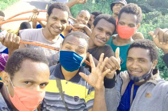 Guna Mencari Dana Lintas Jalan Nabire-Dogiyai, Pembabatan Kerja Fisik Dilakukan IPM-Apuse