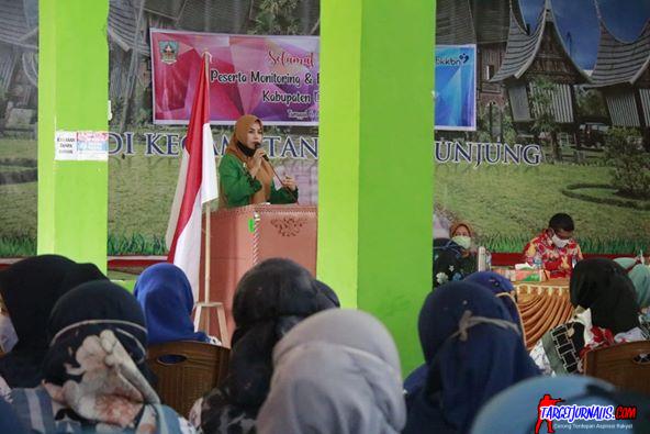 Ny. Dewi Sutan Riska Monitoring Dan Evaluasi Kader Andalan Dharmasraya