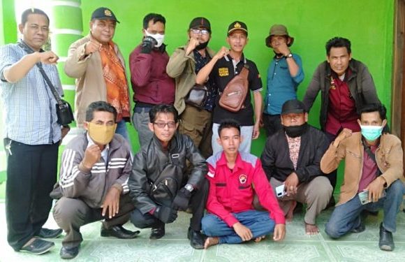 Beberapa Perwakilan Jurnalis Sambangi Kediaman Alwi Darwis Sebagai Bentuk Solidaritas