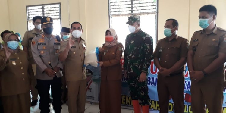 Wali Kota Lubuk Linggau Salurkan Bantuan Kemanusiaan 3.500 Kg. Beras di Kecamatan Selangit