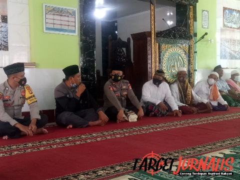 Manfaatkan Moment Safari Jumat, Kapolsek Seteluk Ajak Warga Lawan Covid-19