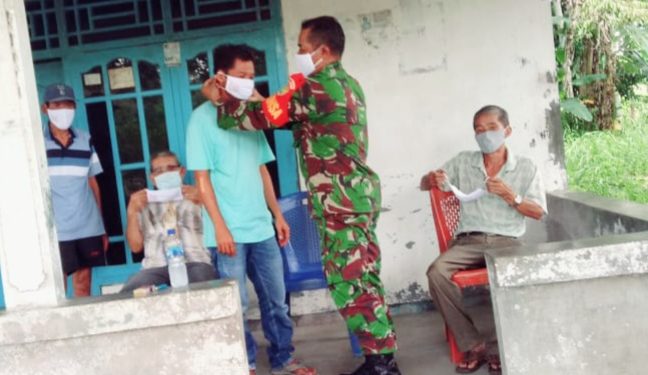 Babinsa 431-01/Jebus Komsos dengan Warga Binaan Patuhi Prokes