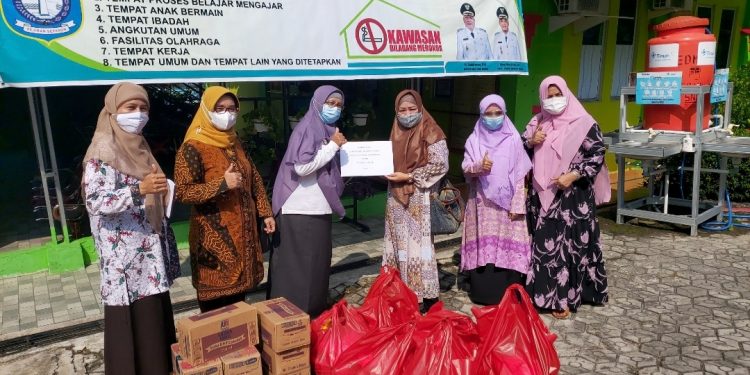 Ketua GOW Datangi Faskes, Salurkan Bantuan untuk Nakes, Penggali Kubur dan Masyarakat Terdampak Covid19