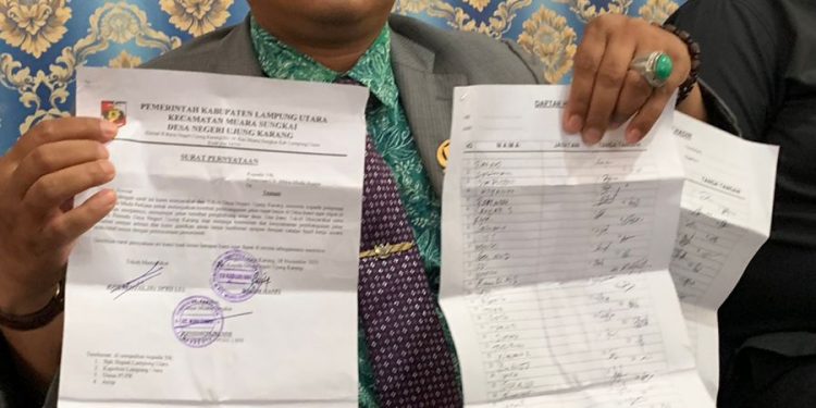 Tokoh masyarakat Negeri Ujung Karang, Kecamatan Muara Sungkai, Kabupaten Lampura Jumpa Pers