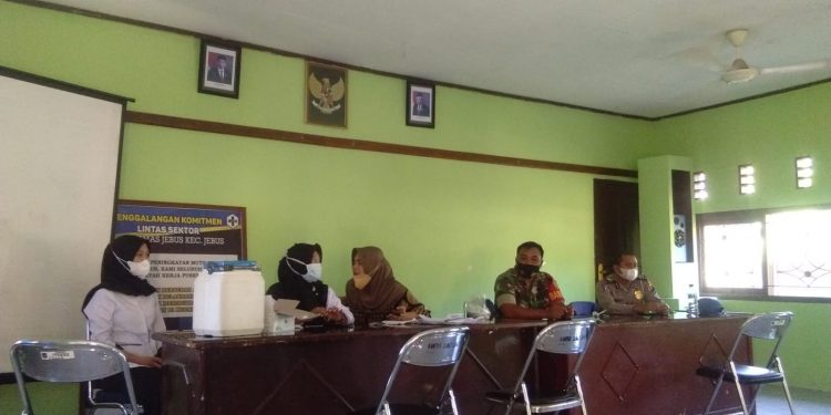 Babinsa Koramil 431-01/Jebus Lanjutkan Vaksinasi di Wilayah Binaan