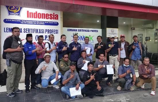 Wartawan Profesional Beri Materi Pelatihan Jurnalistik SPRI