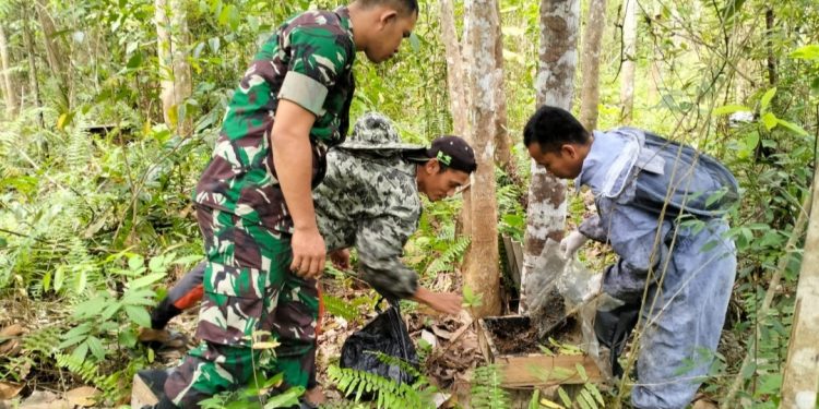 Dukung Usaha Ternak Madu Kelulut Bumdes Air Gantang, Babinsa Koramil 431-01/Jebus Laksanakan Monitoring