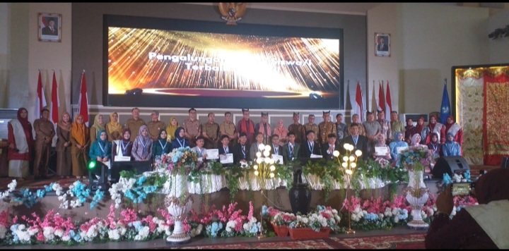 Dalam Rangka Perpisahan Kelas XII, SMA N 14 Padang Gelar Acara Pentas Seni