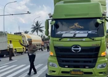 Ditlantas Polda Riau Tilang Puluhan Kendaraan Odol dan Temukan SIM Palsu