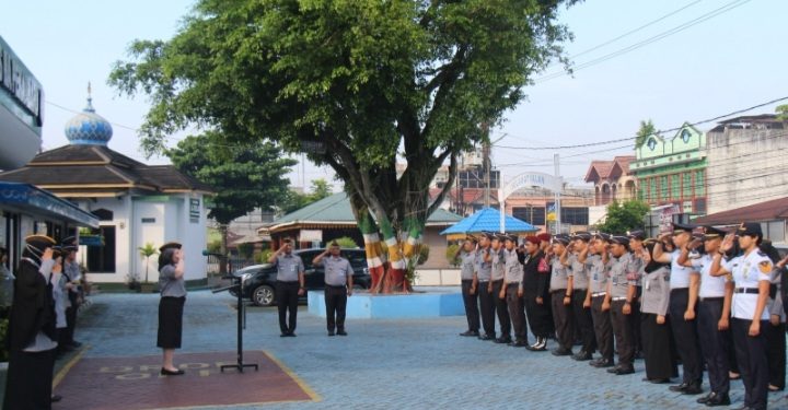 Penghormatan Memasuki Masa Purnabakti, Dokter Senior Lapas Pimpin Apel Pagi