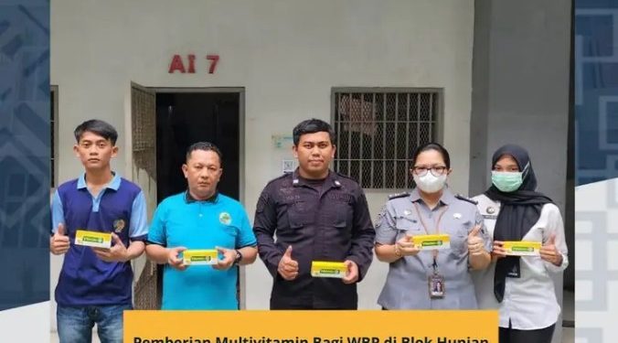 Pemberian Multivitamin Bagi WBP di Blok Hunian Lapas Narkotika Kelas IIB Rumbai