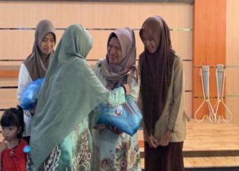 Puncak SMANSAGU Berbagi, Sebanyak 76 Paket Sembako Diserahkan Kepada Wali Murid